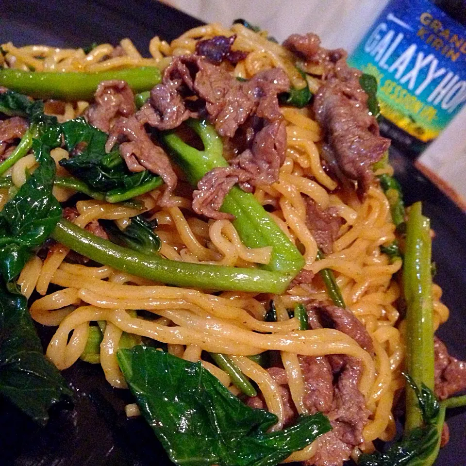 空芯菜と牛肉のオイスターソース焼きそば😋🍻✨|アイさん