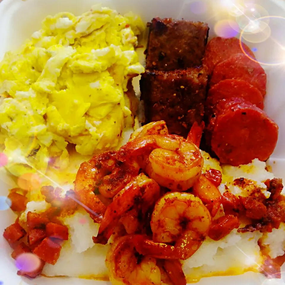 #Cajun #Shrimp #Grits 3 #Eggs #Sausage and #Italian #Sausage|Precious Loveさん