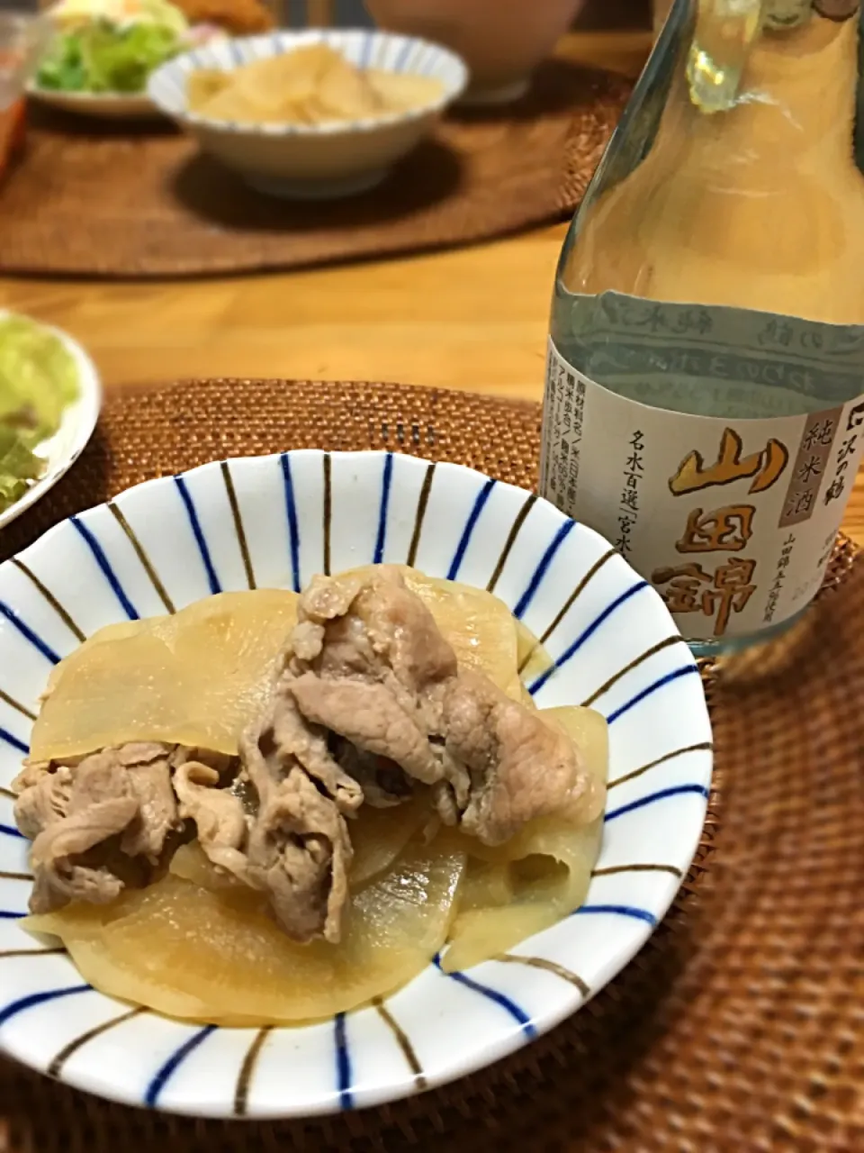 Snapdishの料理写真:豚肉と大根の煮物。料理酒と日本酒(山田錦)を使うのでは全く味が違います！|Tsugumiさん