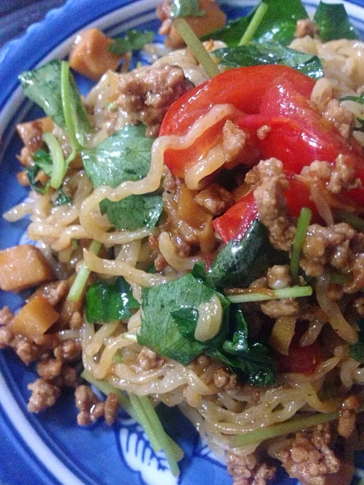 ミツバとプチトマトの肉味噌和え麺♪|ちーちさん