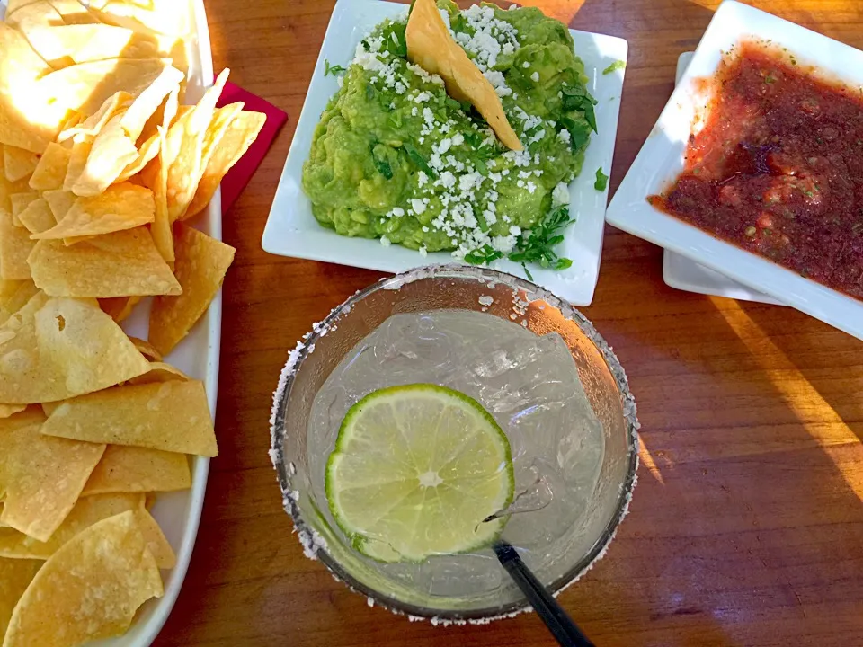 Margarita w/guacamole and salsa|Laurie Mitchellさん