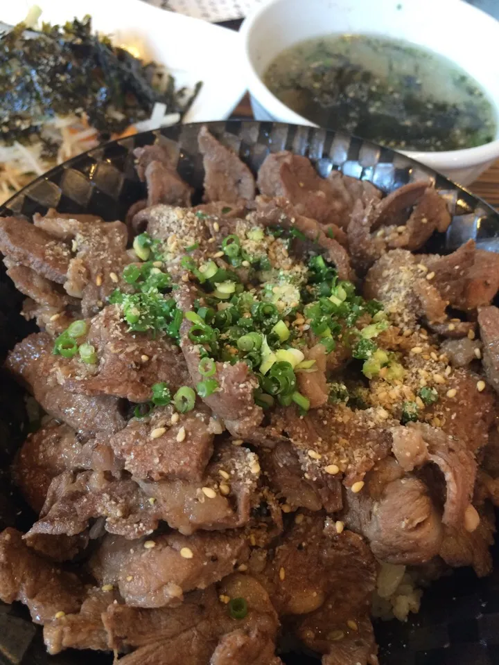 牛タン切り落とし丼|中さん