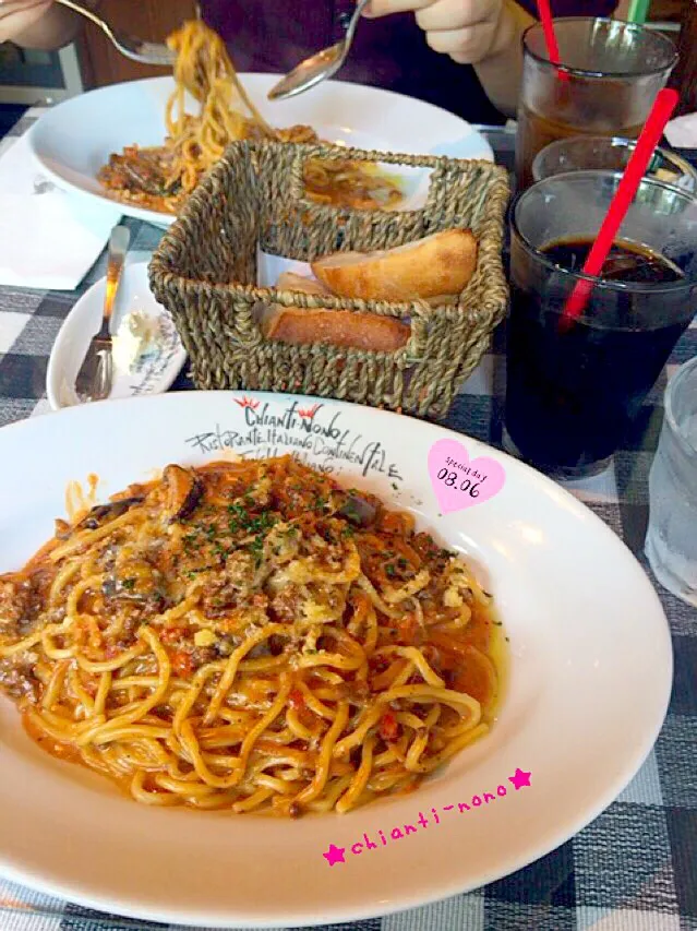 ★☆おでかけランチ☆★chianti-nonoの本日のランチ♪挽肉とキノコのデミクリームソースパスタ♪|さとみさん