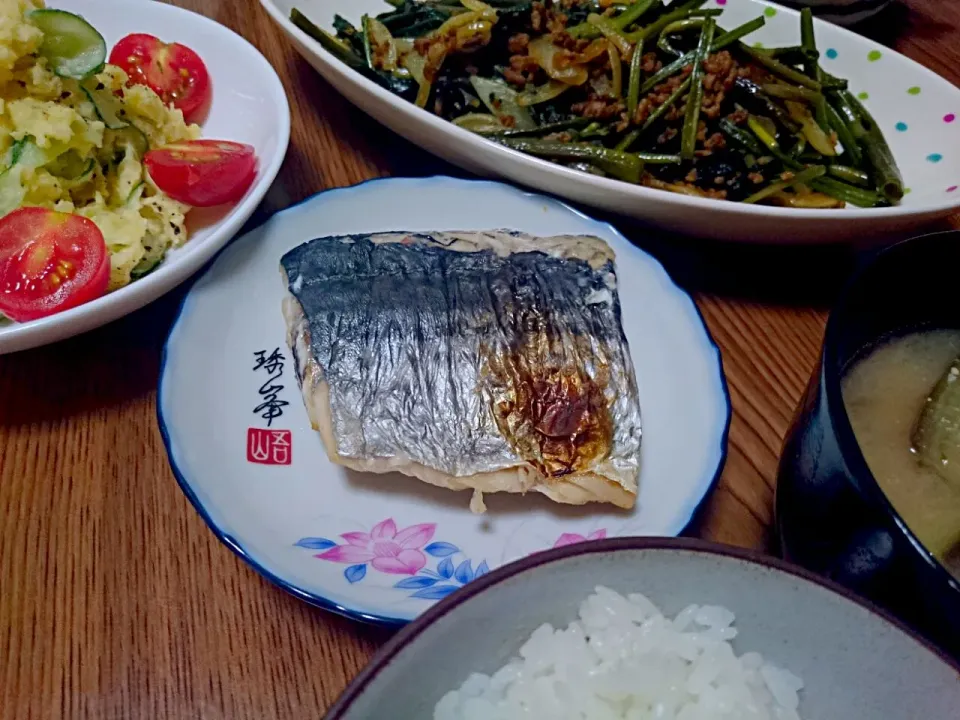 ・鰆の塩焼き
・空心菜とひき肉の炒めもの
・ポテトサラダ
・ナスと厚揚げの味噌汁|ようかんさん