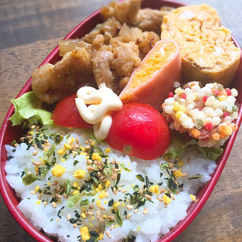 今日のお弁当
・豚生姜焼き
・ウインナ入り竹輪の変わり揚げ
・卵焼き二種|akiさん