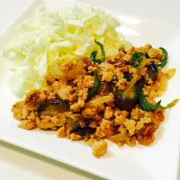 Snapdishの料理写真:鶏ひき肉と茄子とピーマンの甘辛炒め|りょうさん