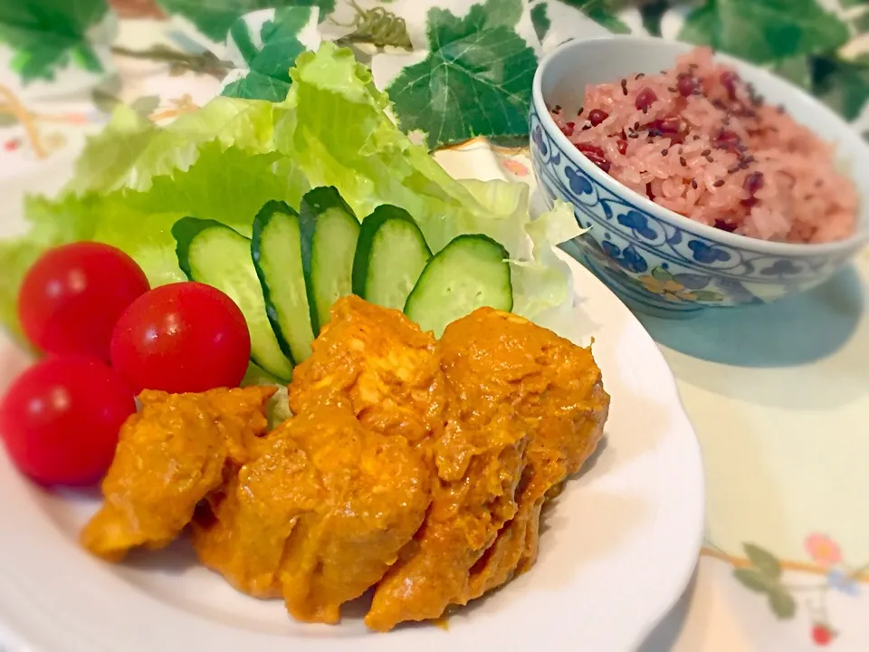 主役のいないお誕生日🎂タンドリーチキン&お赤飯♡|あゆさん