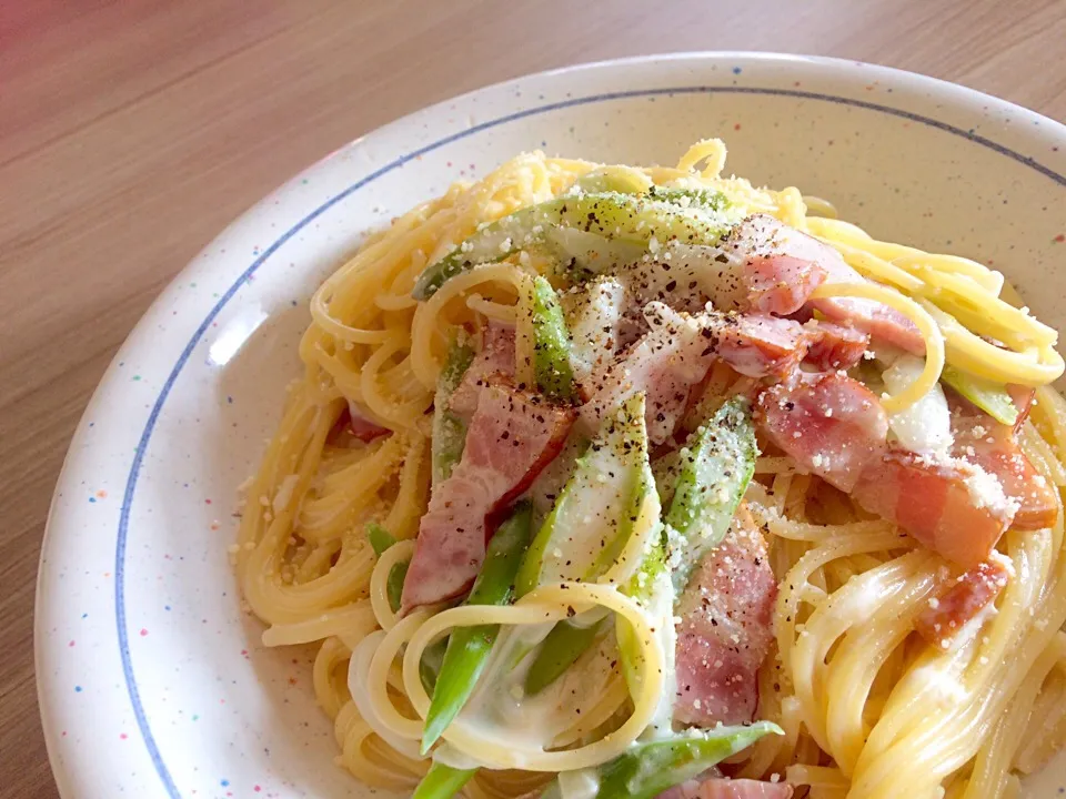 Snapdishの料理写真:アスパラとベーコンのクリームパスタ|きむらゆりかさん