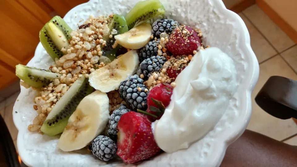 Snapdishの料理写真:Homemade fruit yogurt cereal bowl|paulaさん