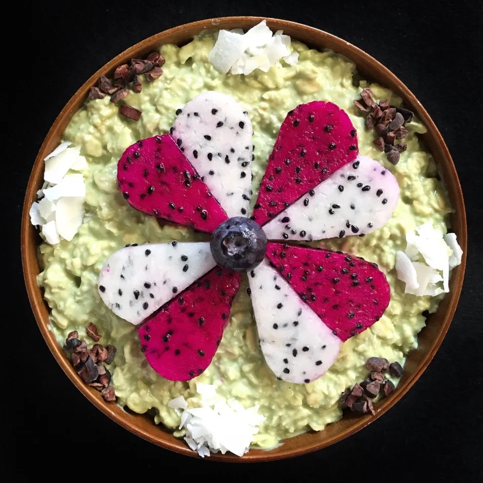 Matcha oats with 2 colors of dragonfruit|coxiella24さん