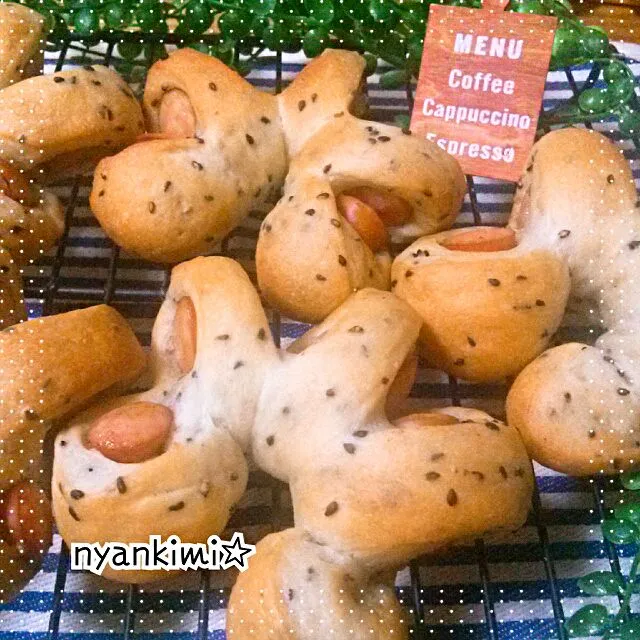 黒ゴマウィンナーパン♡|にゃんきみ☆さん