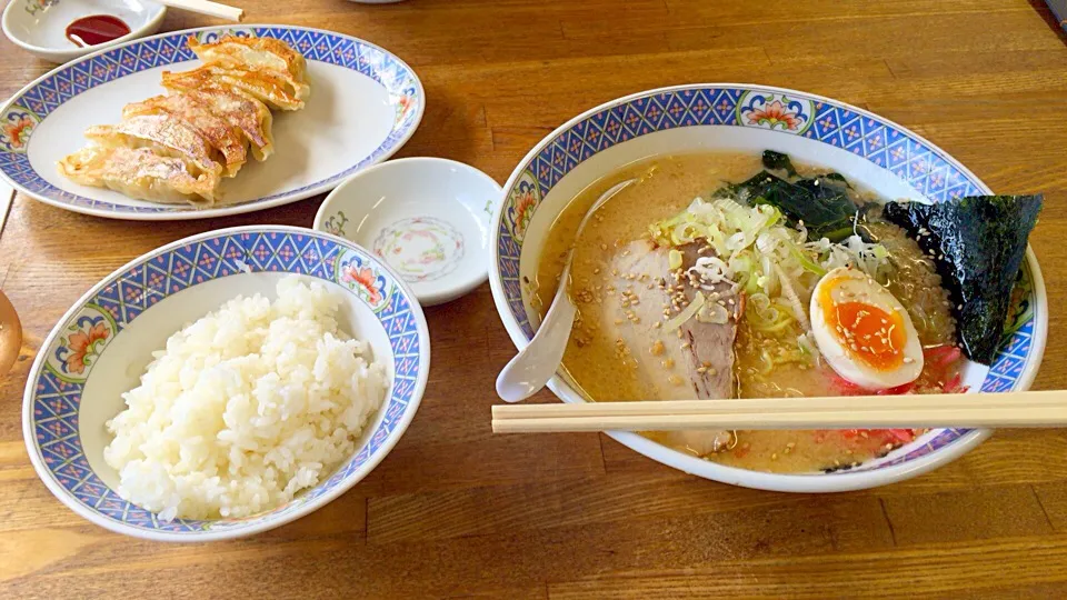 Snapdishの料理写真:とんこつラーメン|ケンケンさん