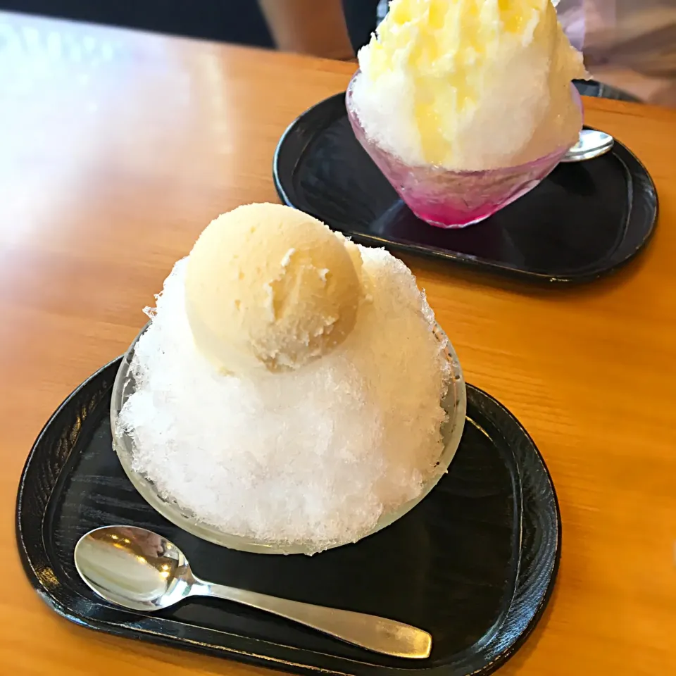 芋甚のかき氷🍧💫
手前がミルククリーム♡奥がいちごミルク♡|にゅきさん