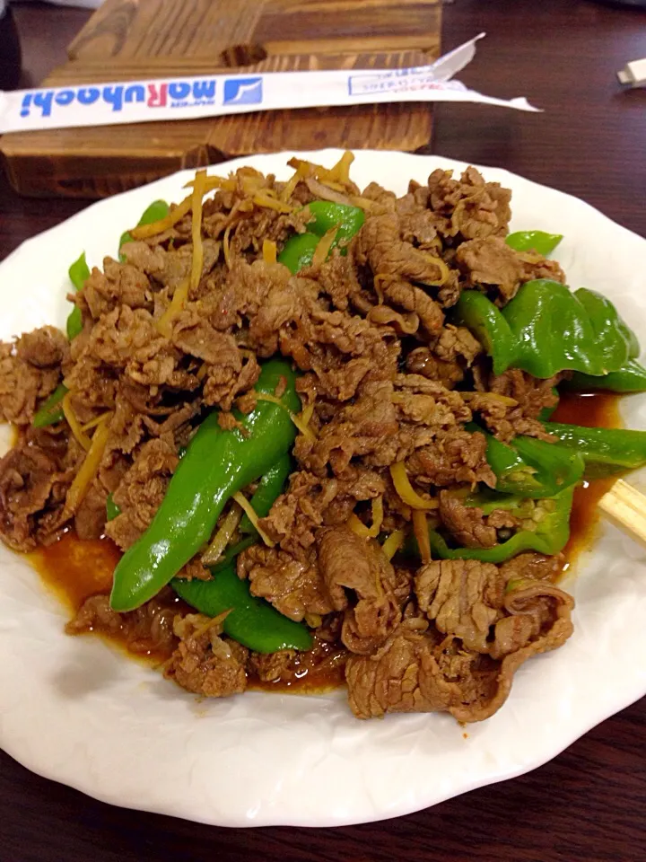 Snapdishの料理写真:牛肉と生姜と万願寺とうがらしの焼煮|Kazuo Ikedaさん