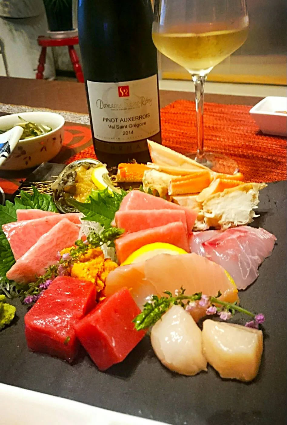 刺身盛り合わせ❗白🍷はフランスのリ―スニングで😋|ナムナムさん