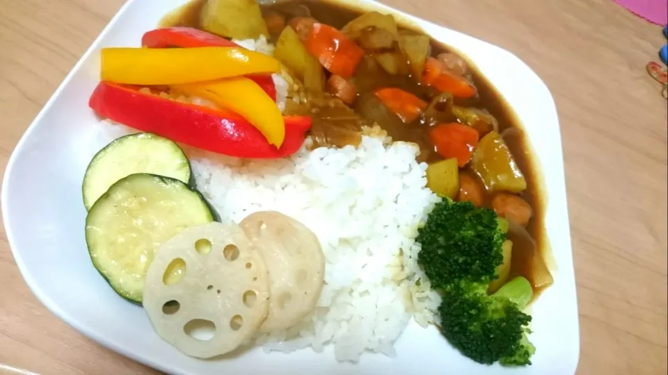 なんだか今日は
食欲が無いのでカレー🍛
夏バテかなぁ…。
カレーならいつでも食べられる！|a--meさん