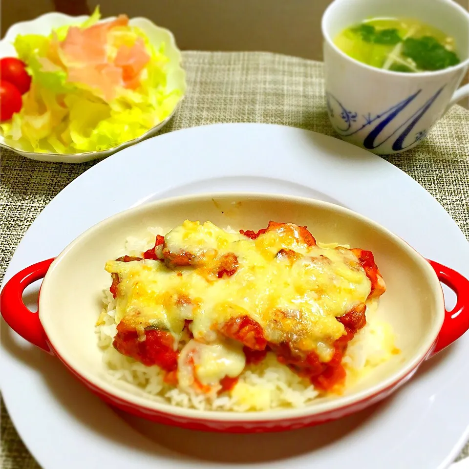 茄子とカジキマグロのドリア
味噌スープ
サラダ|ももさん