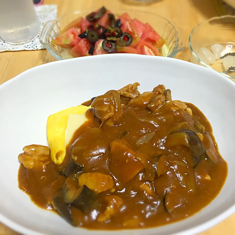 チキンと茄子のカレーonオムライス|りんごっちさん