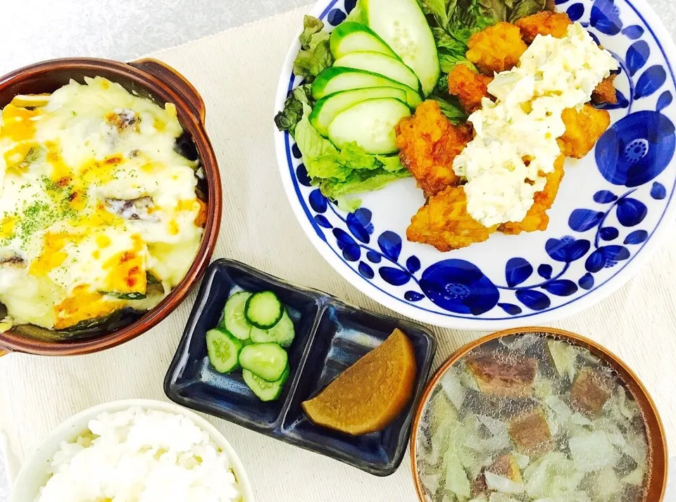 🍴よるごはん
✳︎鶏モモ肉でチキン南蛮
✳︎茄子と南瓜のグラタン
手作りタルタルソースを添えて(*^^*)|haruna1230さん