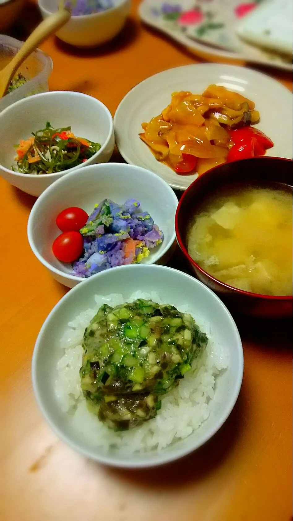 Snapdishの料理写真:今夜の夕食。
手作り山形のだし。
切り昆布のマヨサラダ。
酢鶏。紫ポテトサラダ。|ちはるさん