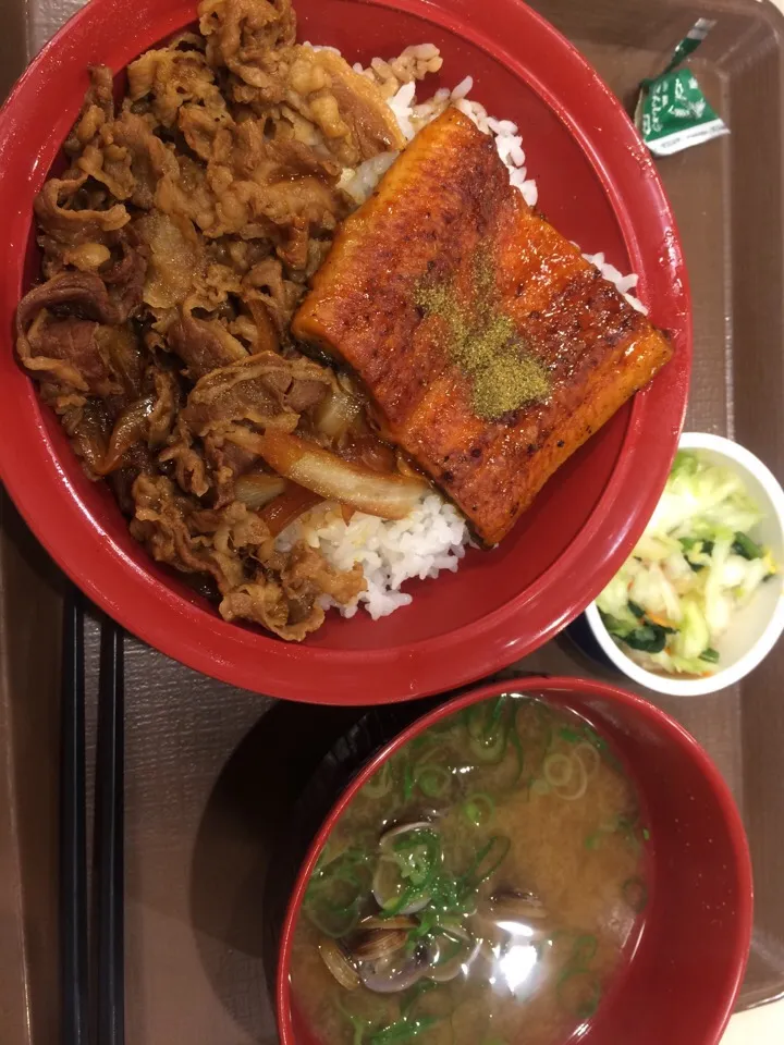 すき家にて、鰻牛丼♡|なっぱみかんさん