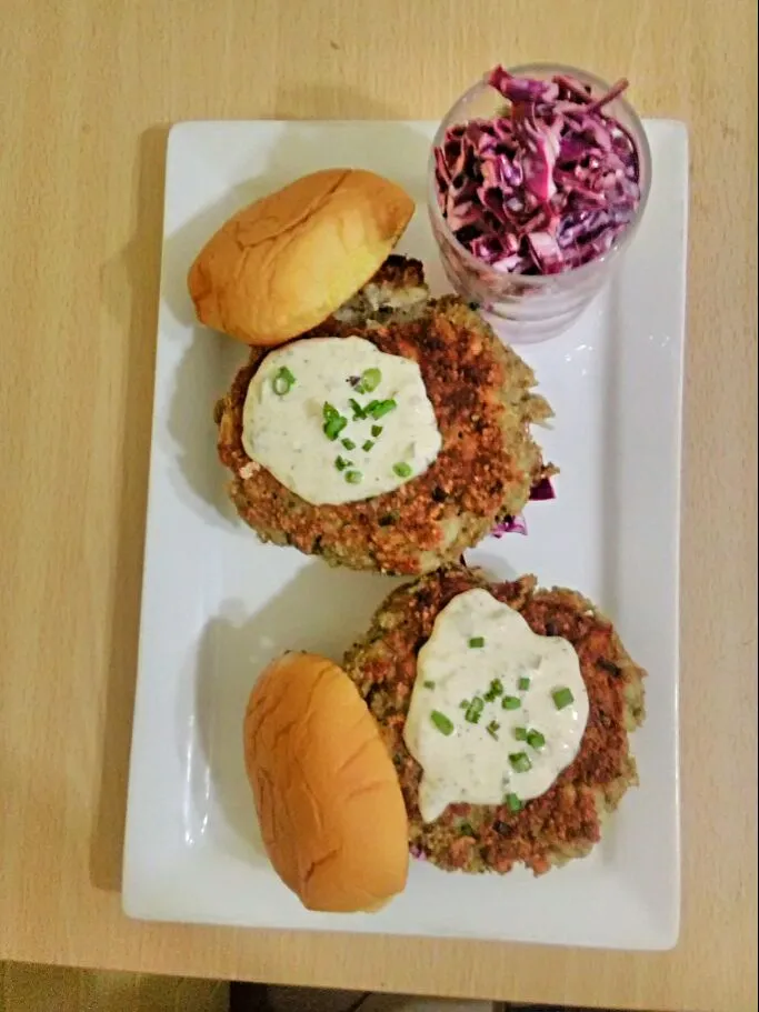 Maryland-Style Cod Cake Sandwiches from Blue Apron.|bethさん