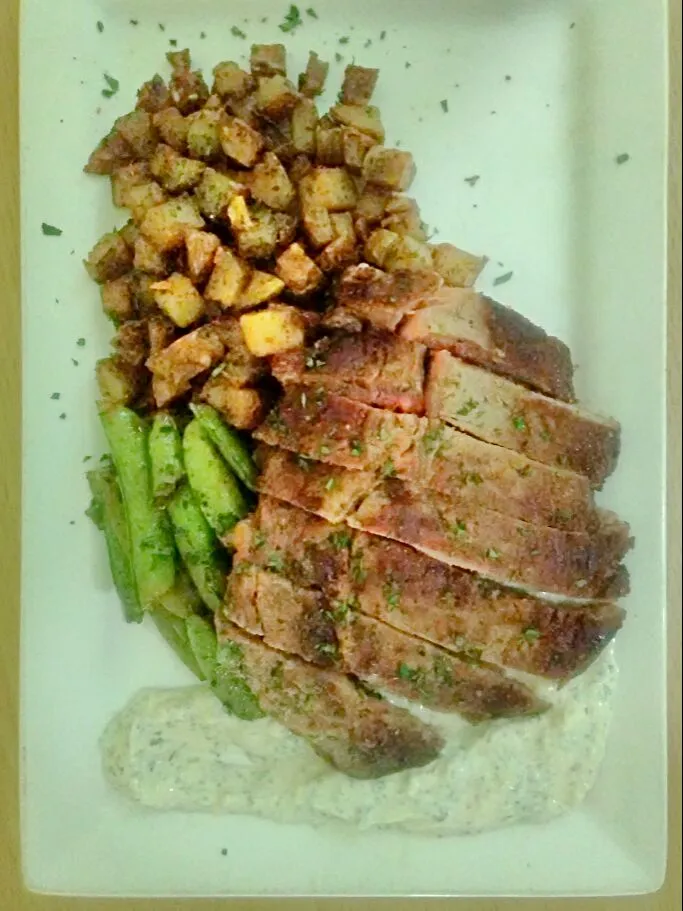 Pan-Seared Steak with Roasted Potatoes and Sautéed Green Beans.|bethさん