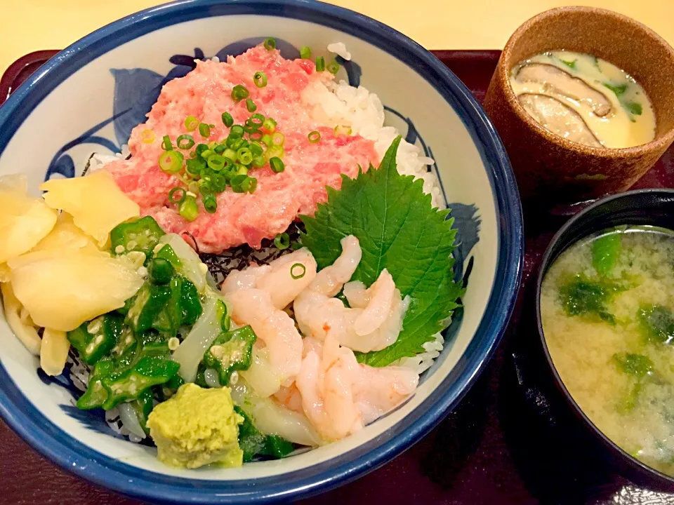 三色丼（大盛無料）味噌汁、茶碗蒸し付|ゆうじ.さん