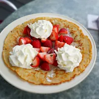 Snapdishの料理写真:Pannenkoek 🍓😋|Janet Wongさん