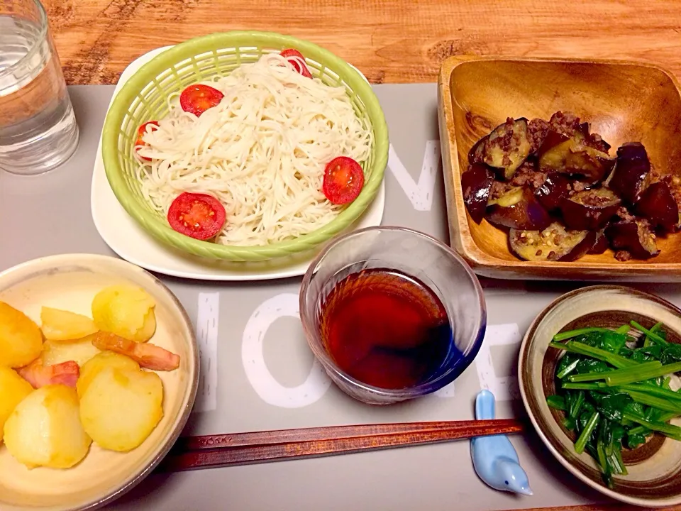 そうめん、茄子と挽肉の味噌炒め、じゃがベーコンの煮物、ほうれん草の塩ゆで|acoさん