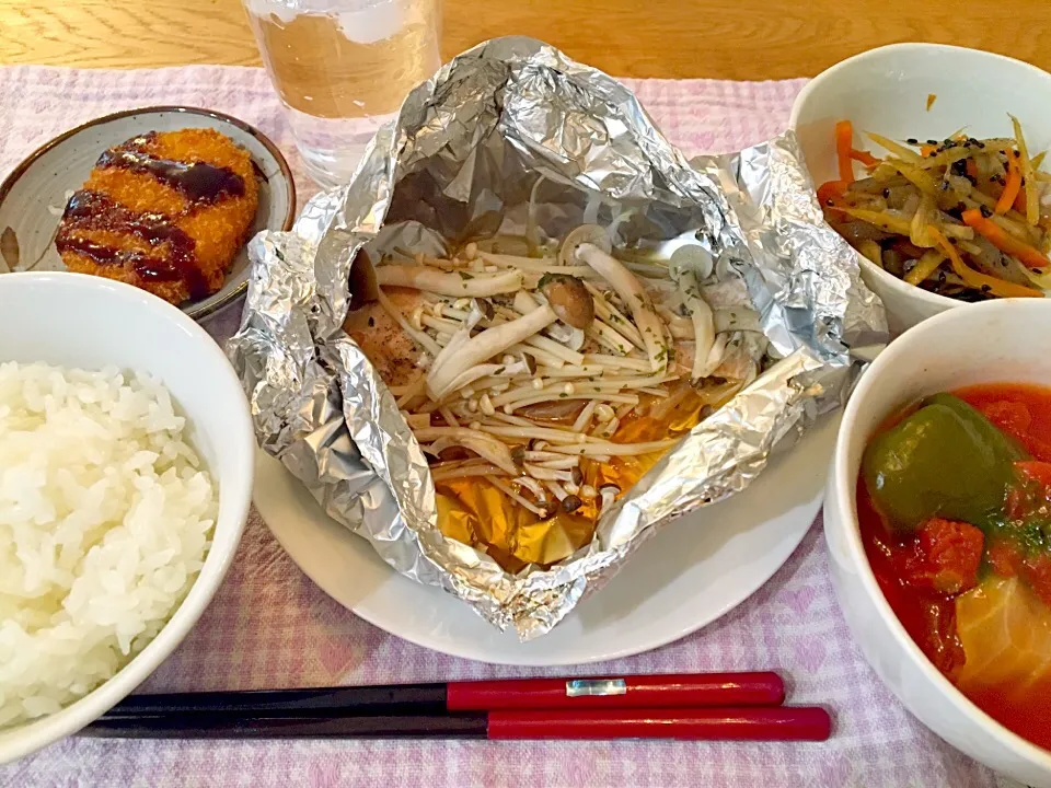 ＊鮭ときのこのホイル焼きをポン酢で♡
＊クリームコロッケ
＊きんぴらごぼう
＊トマト味野菜スープ|モケモケさん