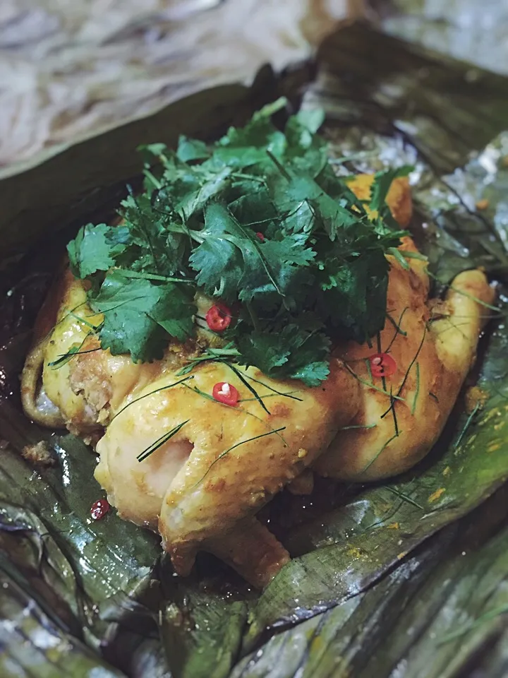 Thai style chicken baked in banana leaf|rick chanさん