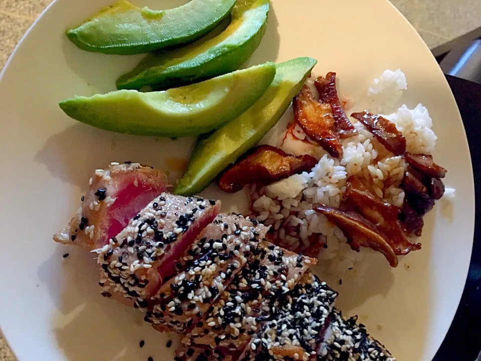 Snapdishの料理写真:Sesame seed crusted Tuna Steak, sushi rice with sautéed shiitake mushrooms, and avocado|ThaVirgo86さん