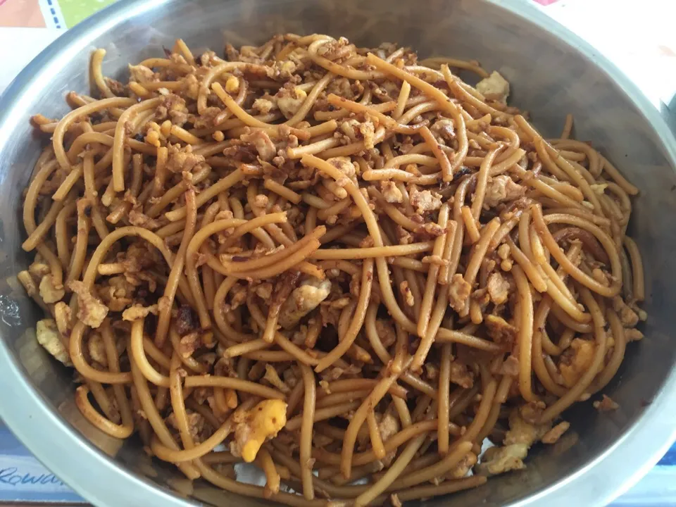 Snapdishの料理写真:Mor let's have fried egg spaghetti|Janice Liewさん