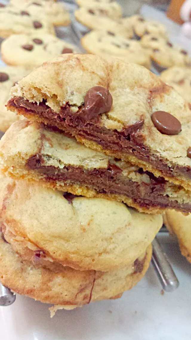 Nutella stuffed chocolate chip cookies|Sofie's Kitchenさん