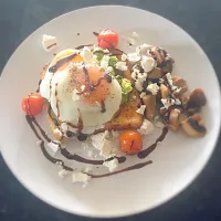 Snapdishの料理写真:Poached Eggs with Smashed Avocado, Feta, Mushroom + Balsamic Glaze|Chrisy Hillさん