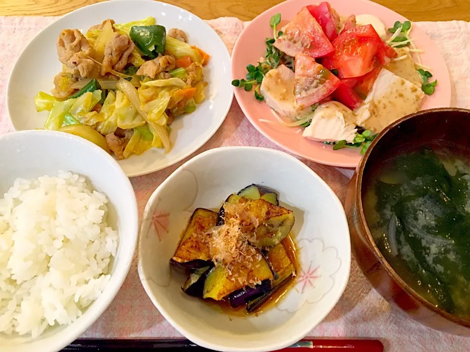 ＊豚肉と野菜の味噌炒め
＊揚げナスの生姜だし醤油
＊ゆで鶏とトマトとかいわれ大根のゴマドレサラダ
＊玉ねぎとワカメの味噌汁|モケモケさん