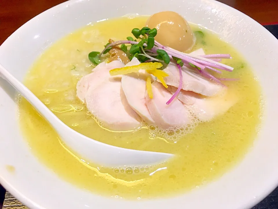 Snapdishの料理写真:鶏白湯ラーメン！うまかた〜|まさるさん