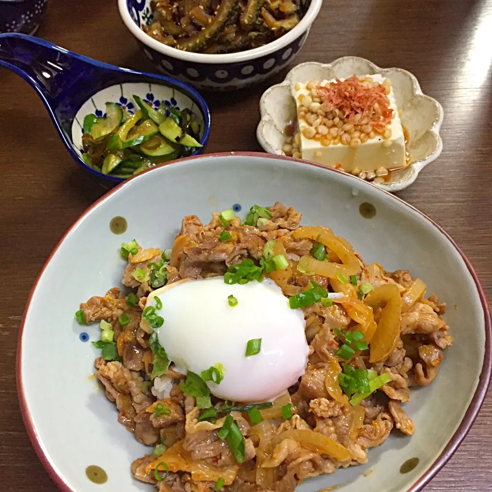 Snapdishの料理写真:本日の夕飯🍚豚キムチ丼|ひろっちさん