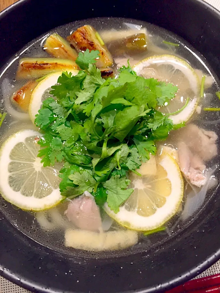 鶏ガラスープでエスニックうどん🍲🌿|まみりんごさん