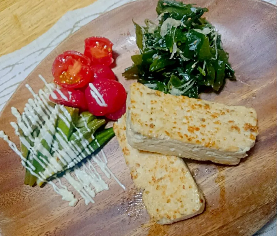 Snapdishの料理写真:鶏ひき肉と豆腐のミートローフ|OLIVEさん