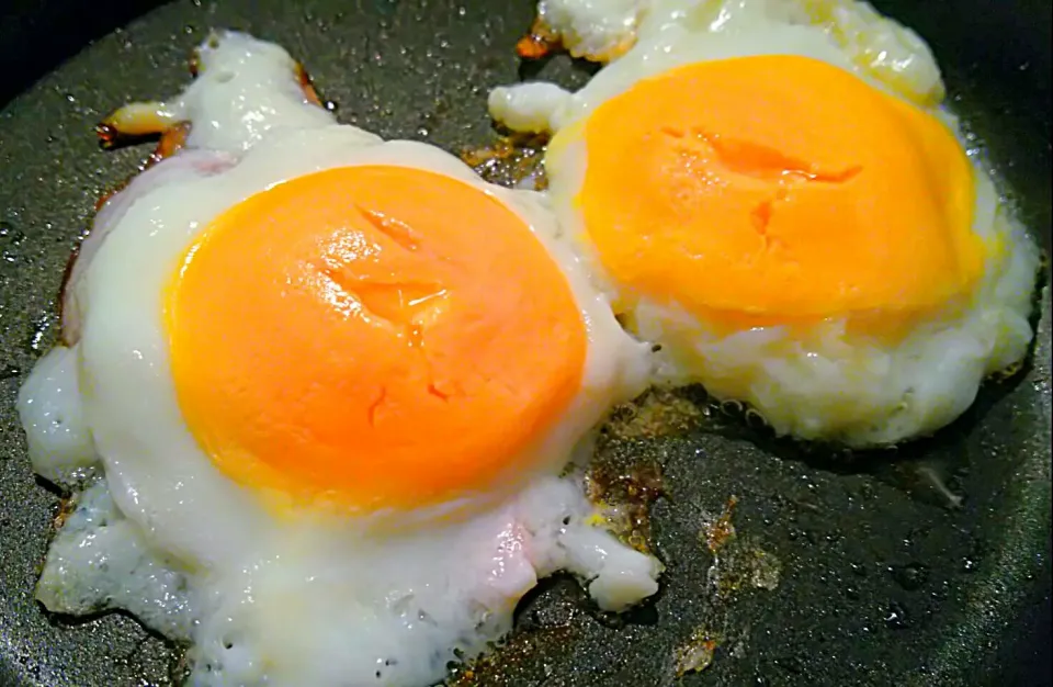 Snapdishの料理写真:冷凍卵🍳ミニ双子ハムエッグ🍒|みうのすけさん