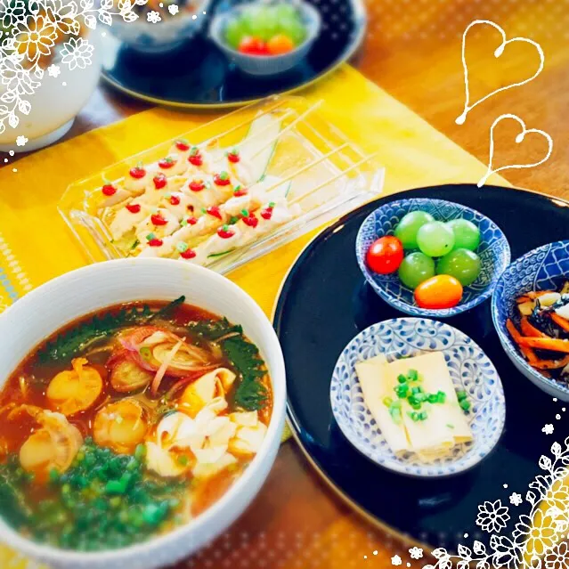 Snapdishの料理写真:娘と私のお昼ご飯 🏠
🌞徳島ラーメン
🌞塩麹ささみ串 梅肉のせ
🌞湯葉 わさび醤油
🌞ひじきと千切り野菜のさっぱりサラダ
🌞マスカットと彩りトマト
夏休み 専業主婦 満喫〜〜❣️|chiaki3（平川ちあき）さん