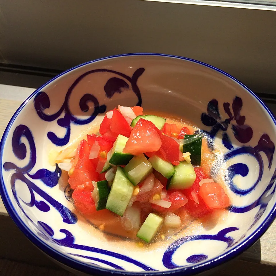 くららさんの料理 スプーンで食べる‼夏のトマト🍅ときゅうりのサラダ⭐|なおさん