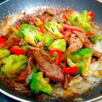 Beef stir fry with broccoli|Earl Cariasoさん