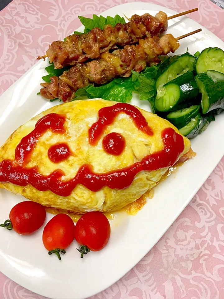 主人のランチ(残り物でリメイク😁💦) オムライスと手作り焼き鳥、きゅうりの液体塩麹浅漬け🍌のデザートも💕|きゅうちゃんさん