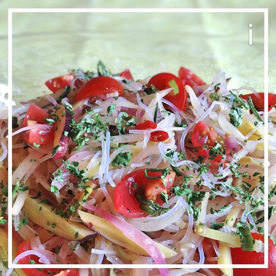 チョッパーちゃんの料理 モヤシと春雨のサラダ✨久々のエスニック 【Bean sprouts and vermicelli ethnic salad】|izoomさん