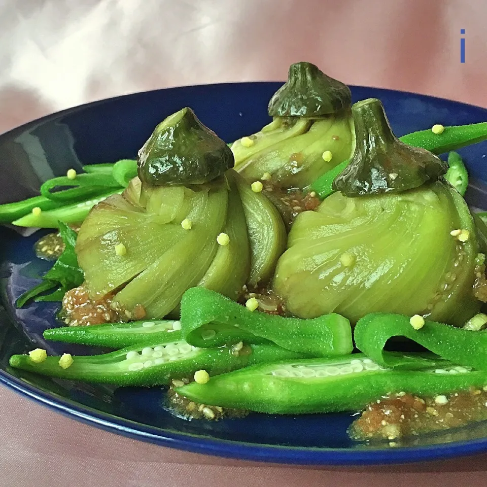 翡翠なすの梅肉ソース 【Jade greenish eggplant with pickled plum sauce】|izoomさん