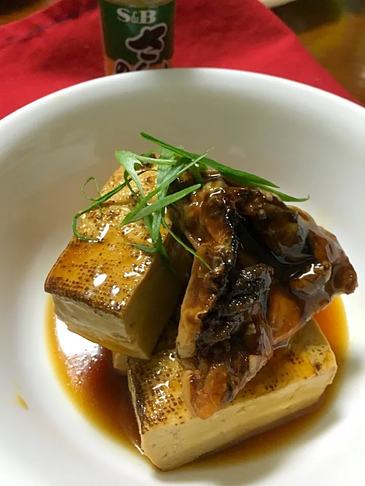 Snapdishの料理写真:半助豆腐（鰻の頭と豆腐の炊いたん）  Eel' head & tofu. Osakan local food.|yorikoさん