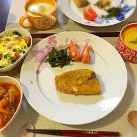 Snapdishの料理写真:カジキマグロのカレームニエル
鶏肉と夏野菜のトマト煮
ブロッコリーとウィンナーのマヨチーズ焼き
パンプキンクリームスープ|本橋 紗和子さん